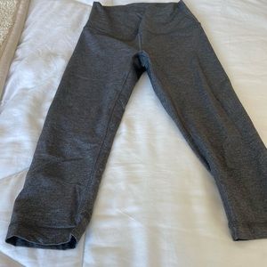 Lululemon gray crops